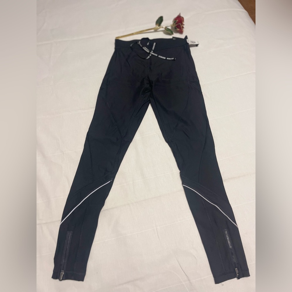 Running tight by Victoria Secret Sport